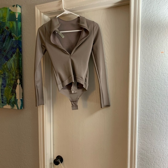 Skims Faux Leather Set - Picture 7 of 12